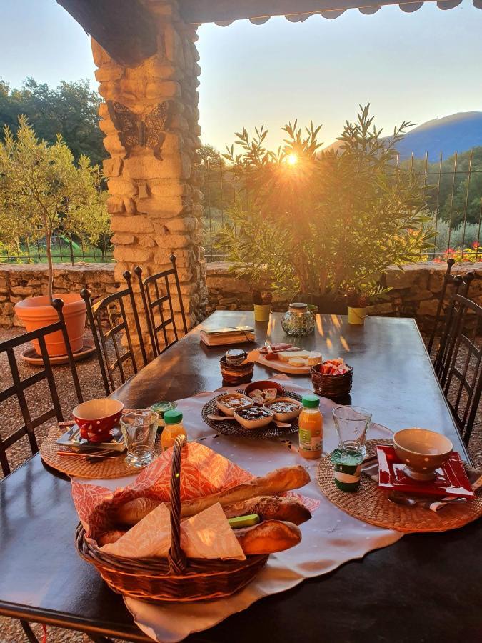 Bed and Breakfast Les Logis De Paban Crestet Exterior foto